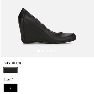 Kenneth Cole “DID U TELL” LEATHER WEDGE HEEL SZ 7M